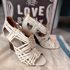 Tory Burch Tevray woven leather wedge sandals in a slightly off-white. Size 7.5M